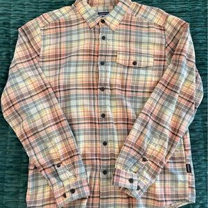 Patagonia Organic Cotton Plaid ButtonUp Shirt. Excellent Condition. Men’s Medium